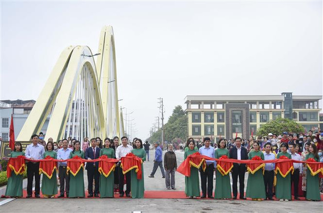 Điện Biên tổ chức thông xe Cầu Thanh Bình bắc qua Sông Nậm Rốm ảnh 1