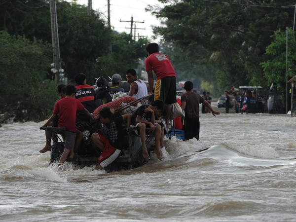 48 người thiệt mang do ảnh hưởng của bão Koppu ở Philippines ảnh 1