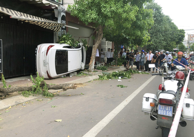 Ôtô lao lên vỉa hè ở Quy Nhơn: Tài xế chết tại chỗ, 1 người bị thương ảnh 5
