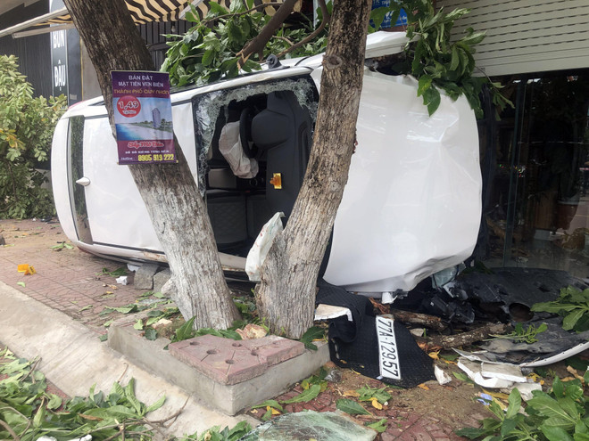 Ôtô lao lên vỉa hè ở Quy Nhơn: Tài xế chết tại chỗ, 1 người bị thương ảnh 4