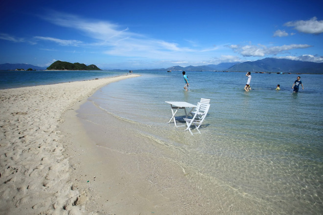 [Photo] Mê mẩn với con đường trên biển "hot nhất" mùa Hè này ảnh 11