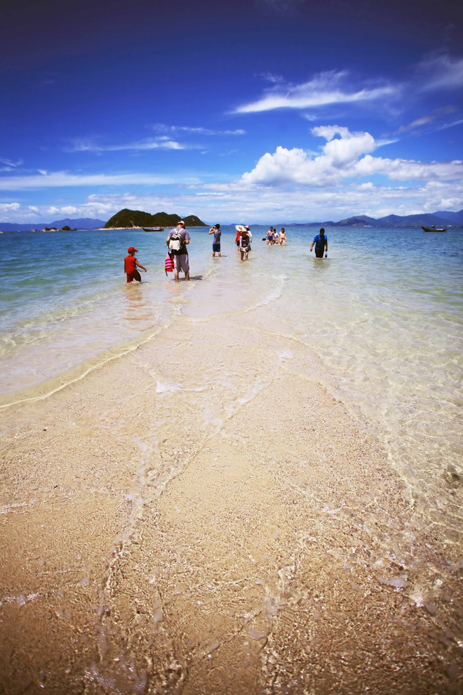 [Photo] Mê mẩn với con đường trên biển "hot nhất" mùa Hè này ảnh 3