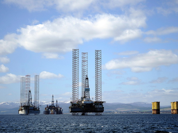 Giá dầu tăng do những căng thẳng quân sự giữa Mỹ và Iran ảnh 1