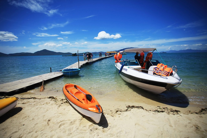 [Photo] Mê mẩn với con đường trên biển "hot nhất" mùa Hè này ảnh 2