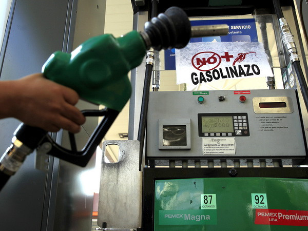 Giá dầu tăng do OPEC gia hạn cắt giảm sản lượng đến cuối năm ảnh 1