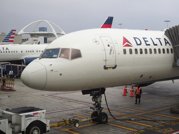 EU muốn cùng Mỹ xem xét quy định về thiết bị điện tử trên máy bay ảnh 1