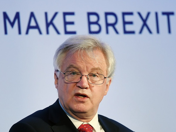 Bộ trưởng Brexit Anh chỉ trích Chủ tịch EC can thiệp chính trị ảnh 1