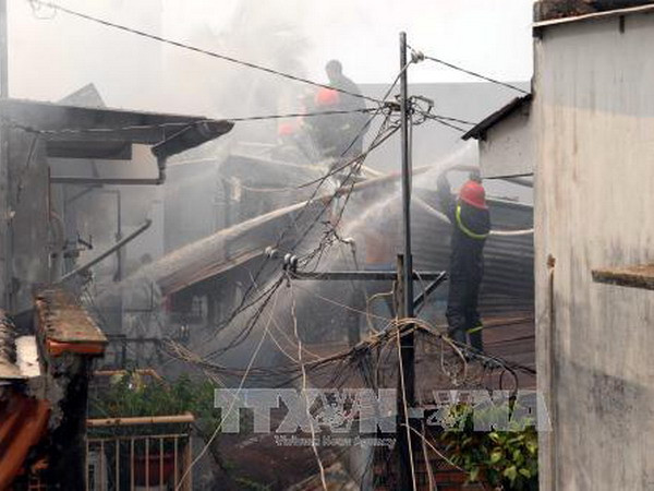 [Video] Hỏa hoạn thiêu rụi 8 căn nhà tại Thành phố Hồ Chí Minh ảnh 1