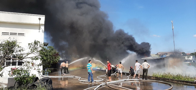 Bình Dương: Kịp thời dập tắt đám cháy tại công ty sản xuất mút xốp ảnh 1