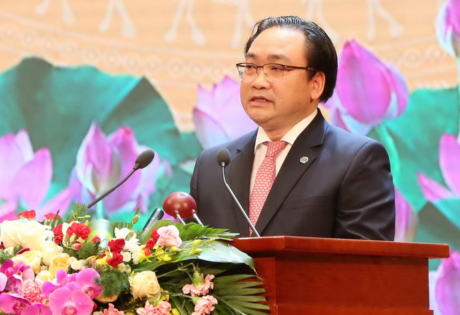 Ông Hoàng Trung Hải, Ủy viên Bộ Chính trị, Bí thư Thành ủy Hà Nội đọc diễn văn kỷ niệm 70 năm Ngày Toàn quốc kháng chiến. (Ảnh: Phương Hoa/TTXVN) Tinh thần “Quyết tử để Tổ quốc quyết sinh” - bản anh hùng ca bất tử ảnh 3