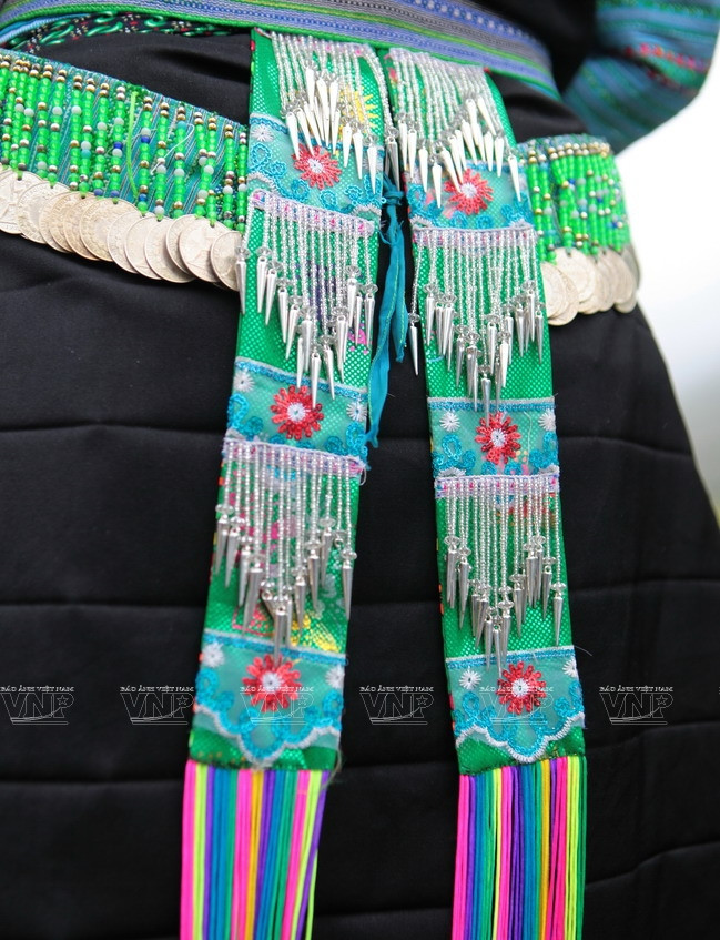 [Photo] Bí ẩn sức mạnh trong trang sức bạc của phụ nữ Mông xanh ảnh 7