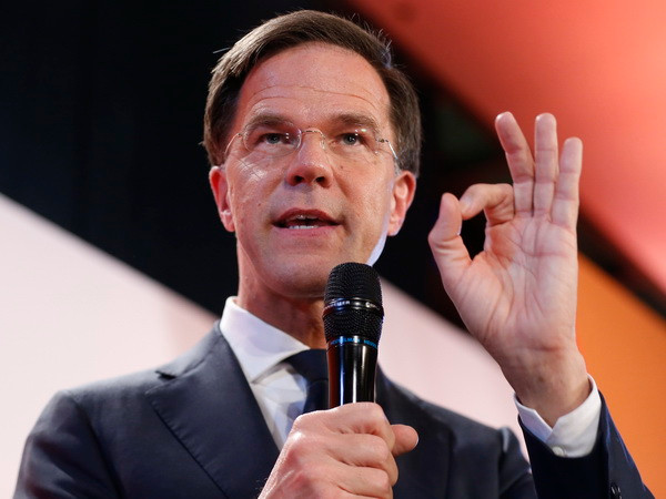 Thủ tướng Mark Rutte phát biểu trước những người ủng hộ. (Nguồn: THX/TTXVN) Cử tri Hà Lan đã nói "Không" với chủ nghĩa dân túy kiểu sai lầm ảnh 1