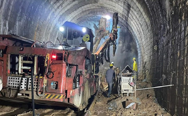 Thông hầm dẫn nước dự án nhà máy thủy điện Ialy mở rộng ảnh 1