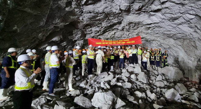 Thông Hầm Núi Vung thuộc Dự án Cao tốc Cam Lâm-Vĩnh Hảo ảnh 3