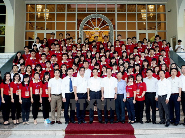 [Video] Phó Thủ tướng Vũ Đức Đam gặp mặt các thủ khoa xuất sắc ảnh 1