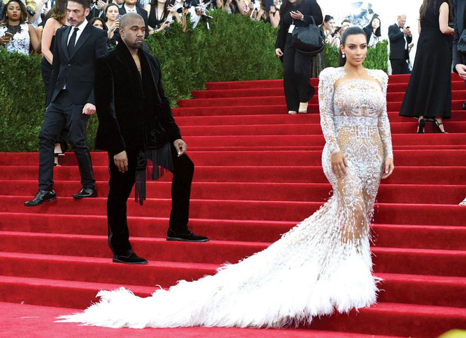 Đi tìm lý do Kanye West "hốt bạc" với những thiết kế của mình ảnh 5