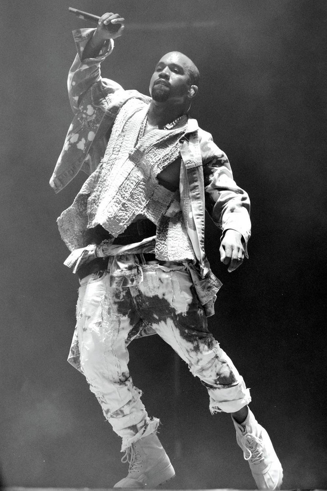 Đi tìm lý do Kanye West "hốt bạc" với những thiết kế của mình ảnh 2