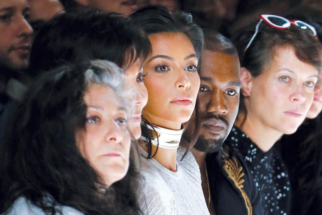 Đi tìm lý do Kanye West "hốt bạc" với những thiết kế của mình ảnh 4