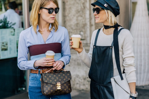 Nhìn xu hướng, dọn tủ đồ sẵn sàng cho mùa Thu Đông đang tới gần ảnh 12