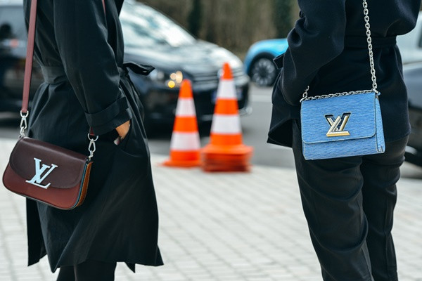 Nhìn xu hướng, dọn tủ đồ sẵn sàng cho mùa Thu Đông đang tới gần ảnh 13