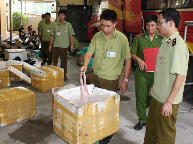 Thanh Hóa: Bắt xe ôtô vận chuyển 3,6 tấn xương động vật hôi thối ảnh 1