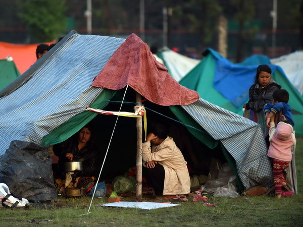 [Video] Người dân Nepal xếp hàng nhận xăng dầu miễn phí ảnh 1