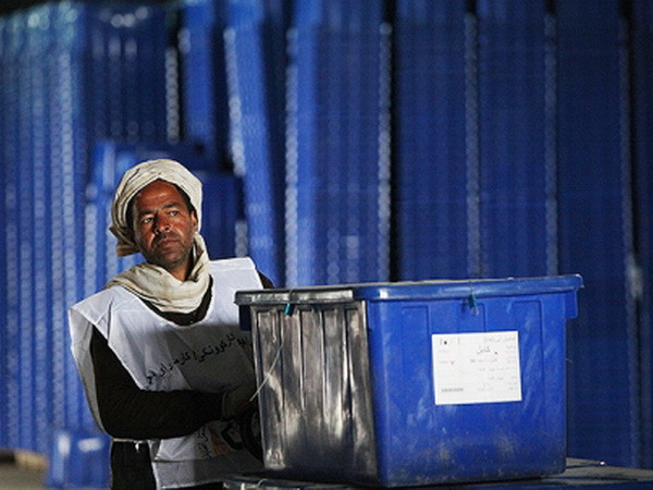 Afghanistan: Đánh bom xe chở hòm phiếu, 3 người chết ảnh 1