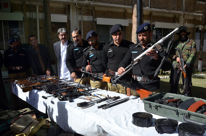 Quân đội Pakistan thu giữ một xe chứa đầy thuốc nổ ở miền Nam ảnh 1