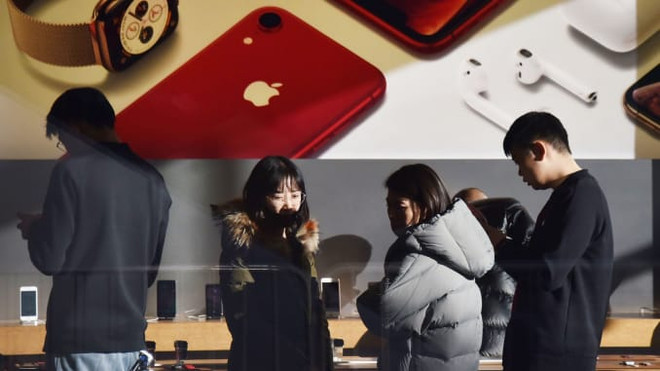Một cửa hàng bán lẻ của Apple tại Bắc Kinh, Trung Quốc. (Nguồn: AFP) Apple bán được khoảng 2,5 triệu iPhone tại Trung Quốc trong tháng 3 ảnh 1