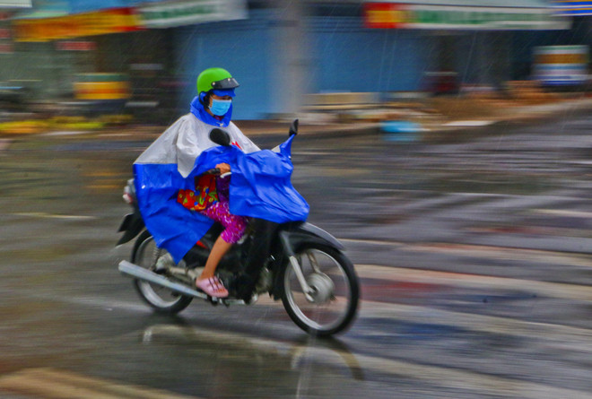 Mưa to kèm thời tiết nguy hiểm ở Nam Bộ kéo dài đến 16/4 ảnh 1