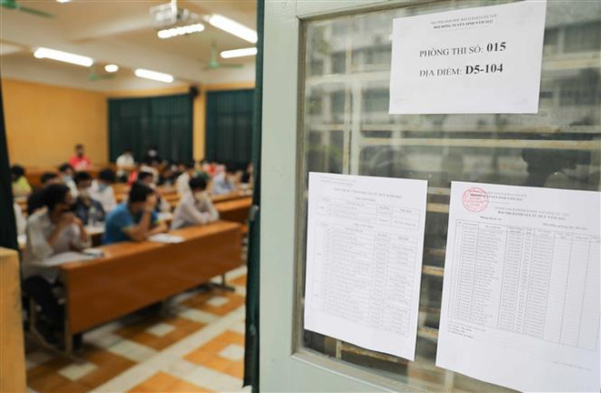 Thí sinh dự thi tại điểm thi Trường Đại học Bách khoa Hà Nội. (Ảnh: Thanh Tùng/TTXVN) Kỳ thi đánh giá tư duy của ĐH Bách khoa: Sẽ không có “mưa” điểm 9, 10 ảnh 2