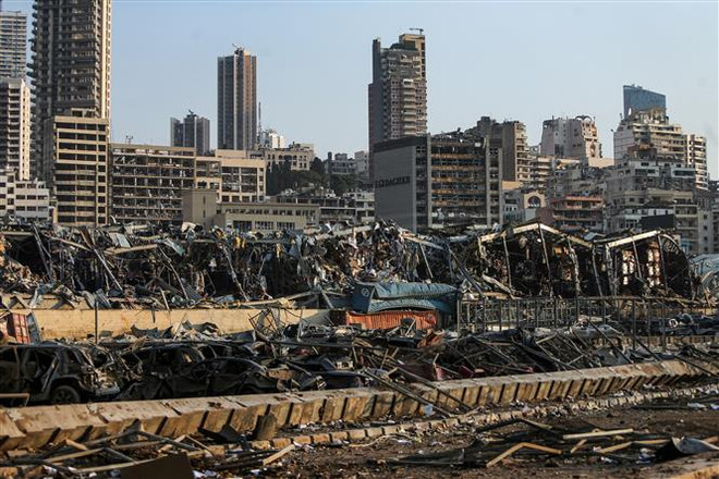 Hiện trường đổ nát sau các vụ nổ kinh hoàng ở khu cảng Beirut, ngày 4/8/2020. (Ảnh: AFP/TTXVN) Công ty Mỹ bị kiện liên quan đến vụ nổ tại cảng Beirut năm 2020 ảnh 1