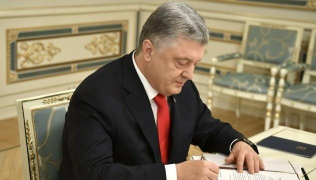 Tổng thống Poroshenko ký sắc lệnh chương trình hợp tác Ukraine-NATO ảnh 1