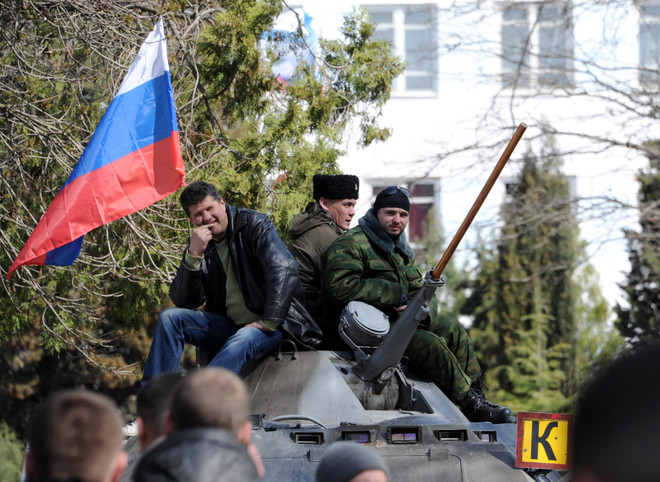 Crimea: Cờ Nga tung bay trên hầu hết doanh trại Ukraine ảnh 1