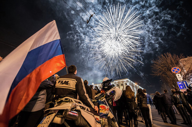 Nga và Crimea tưng bừng bắn pháo hoa ăn mừng sáp nhập ảnh 10