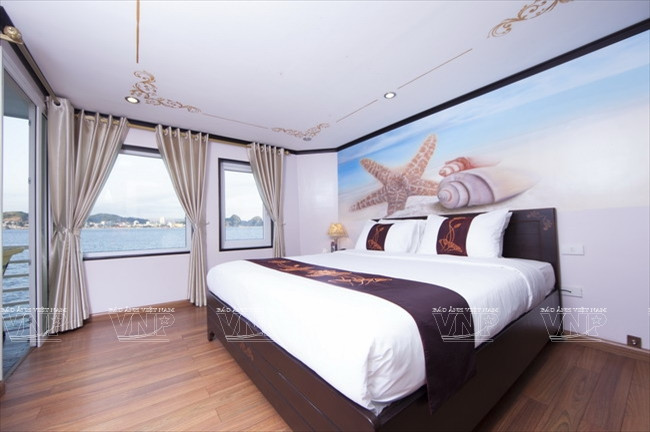 Đắm mình trên du thuyền để khám phá kỳ quan Vịnh Hạ Long ảnh 6