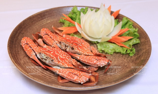 Đắm mình trên du thuyền để khám phá kỳ quan Vịnh Hạ Long ảnh 13