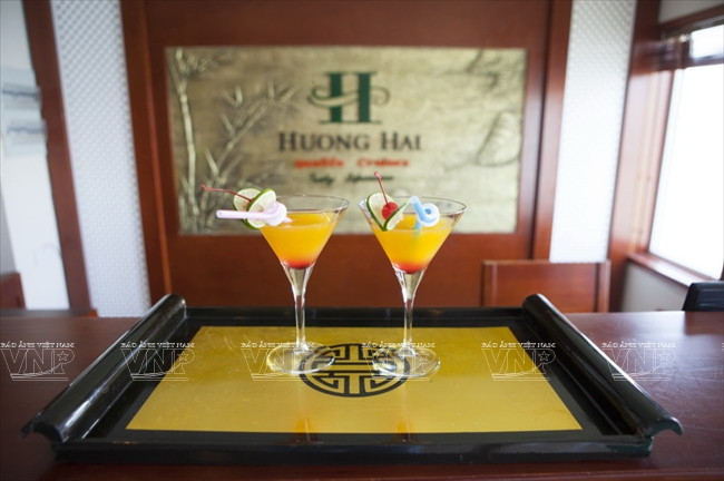 Đắm mình trên du thuyền để khám phá kỳ quan Vịnh Hạ Long ảnh 12