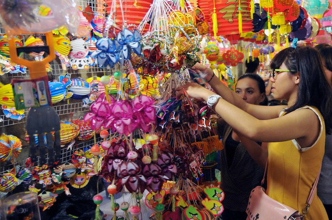 [Photo] Rực rỡ sắc màu "Phố Lồng đèn" tại TP Hồ Chí Minh ảnh 4