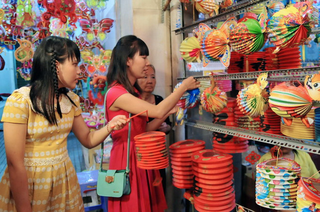 [Photo] Rực rỡ sắc màu "Phố Lồng đèn" tại TP Hồ Chí Minh ảnh 3