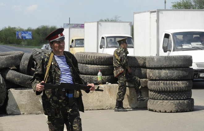 Người ủng hộ liên bang hóa chiếm ủy ban hành chính Donetsk ảnh 1