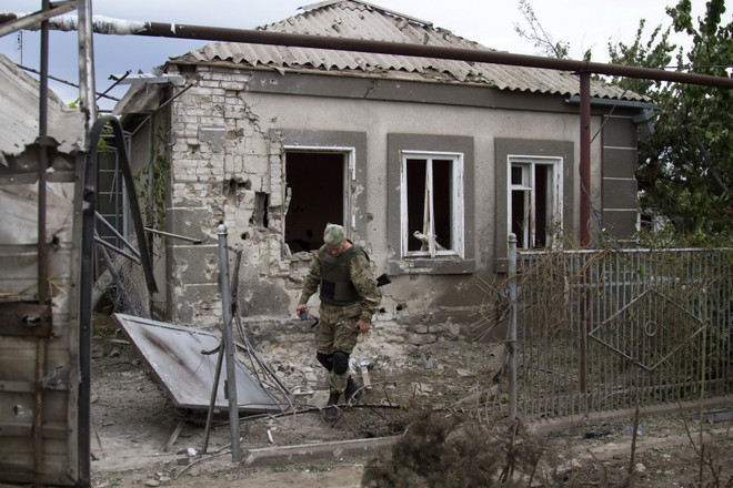 Nga-Ukraine cáo buộc nhau làm leo thang chiến sự ở miền Đông ảnh 1