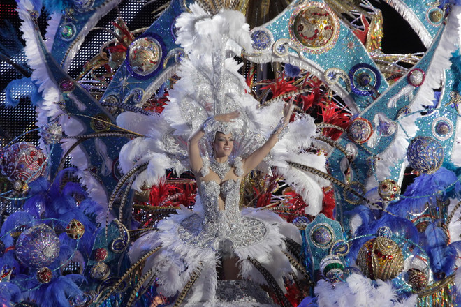 [Photo] Tây Ban Nha: "Truy tìm" Nữ hoàng lễ hội hóa trang Santa Cruz ảnh 3