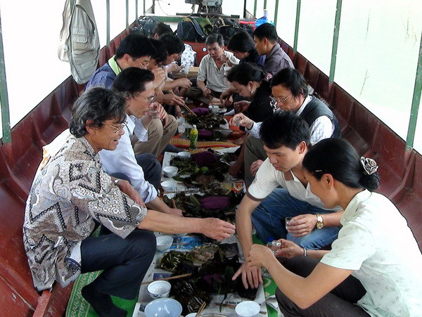 Lên Tây Bắc ngắm sông Đà đẹp hiền hòa trong mùa nước cạn ảnh 24