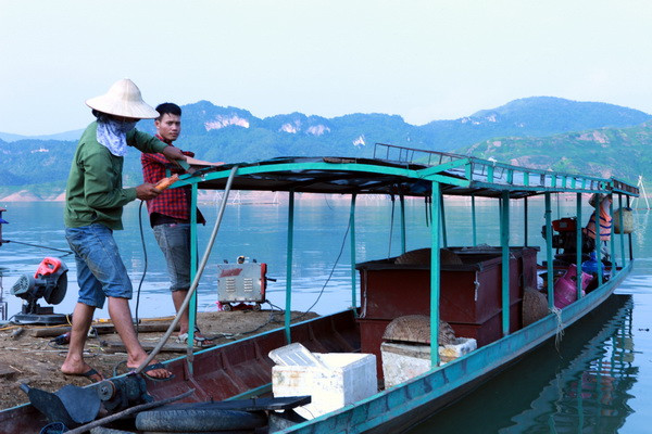 Lên Tây Bắc ngắm sông Đà đẹp hiền hòa trong mùa nước cạn ảnh 17