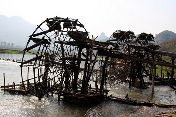 Lên Tây Bắc ngắm sông Đà đẹp hiền hòa trong mùa nước cạn ảnh 5