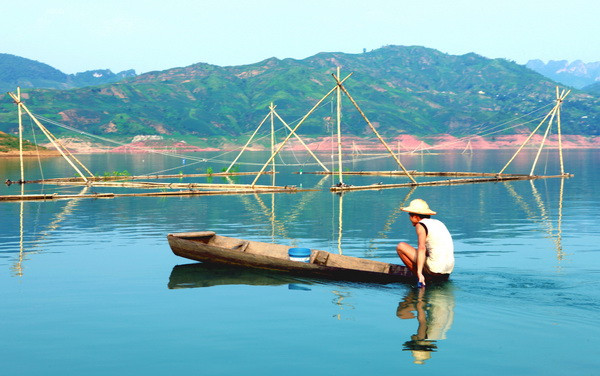 Lên Tây Bắc ngắm sông Đà đẹp hiền hòa trong mùa nước cạn ảnh 15