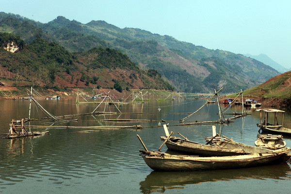 Lên Tây Bắc ngắm sông Đà đẹp hiền hòa trong mùa nước cạn ảnh 19