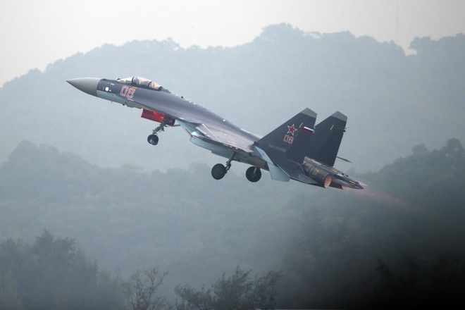 Trung Quốc mua của Nga lô chiến đấu cơ Su-35 trị giá 2 tỷ USD ảnh 1