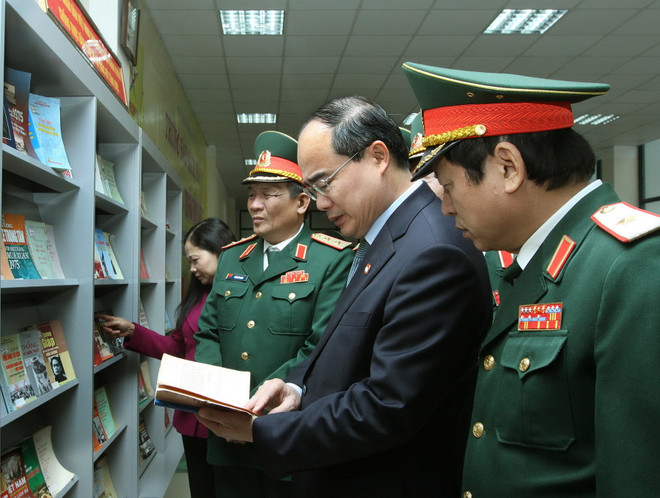 Chủ tịch MTTQ Việt Nam thăm và chúc mừng Học viện Chính trị ảnh 1